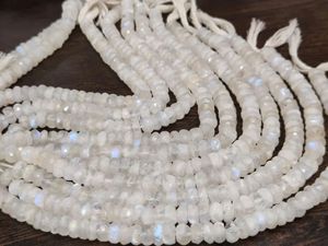 Perles facettées en pierre de lune arc-en-ciel blanche naturelle, forme rondelle, 8-9 mm, brin de 8 pouces de long - Product Image 3