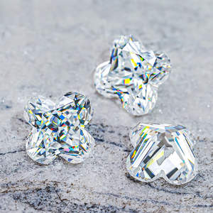 พลอยสังเคราะห์ทรงใบโคลเวอร์สี่แฉก สีขาว D คุณภาพสูง สำหรับทำเครื่องประดับ - Product Image 2
