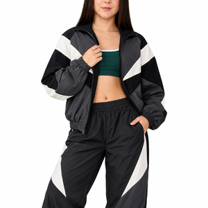Ensemble survêtement coupe-vent court pour femme, veste en nylon à empiècements contrastants noir et blanc, pantalon large, personnalisable, marque privée, vente en gros - Product Image 4