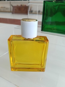 ขวดแก้วสี่เห<span class=keywords><strong>ล</strong></span>ี่ยมไล่สีขนาด 50 มล. 100 มล. สำหรับบรรจุน้ำหอมแบบเป<span class=keywords><strong>ล</strong></span>่า ฝาสีดำสำหรับฉีดพ่นน้ำหอม พร้อมบริการสกรีนโลโก้ - Product Image 2