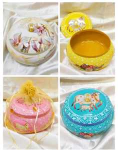 Pot utilitaire en métal artisanal Pichwai Kamdhenu avec impression émail vache, bouton en cristal et boîte à roti multi-usage en organza - Product Image 3