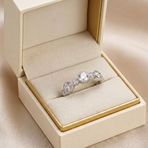 Bague de fiançailles pour femme en or massif 10K, 14K, 18K avec 7 diamants ronds brillants de laboratoire, couleur E, clarté VVS, 0,77 ct - Product Image 4