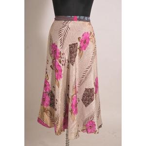 Jupe longue en soie imprimée florale faite à la main pour femmes, design vintage à enrouler - Product Image 2