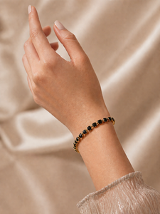 Bracelet tennis classique plaqué or 22 carats avec cristaux noirs tressés à la main en forme de lune, pour femme, à porter au quotidien, serti clos - Product Image 1