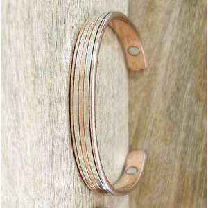 Brazalete Abierto Ajustable Hecho a Mano de Primera Calidad, Joyería Artesanal de Cobre y Latón, Regalo para Hombres y Mujeres - Product Image 1