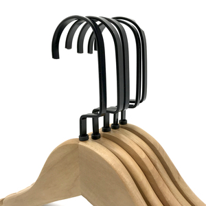 Perchas de Madera Clásicas de Alta Calidad y Duraderas, con Gancho Metálico y Logotipo Personalizado, para Abrigos, Trajes y Ropa Infantil - Product Image 4