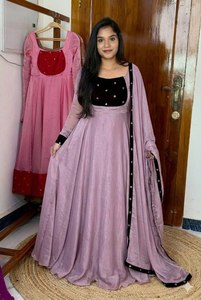 Conjunto de Vestido/Kurti Largo Hasta el Suelo con Cuello Redondo y Manga Larga, Inspirado en Bollywood, en Tela de Sari de Seda, para Bodas de Invierno, Garantiza Elegancia - Product Image 2