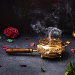 Brûleur d'encens artisanal en laiton avec poignée en bois, motif floral, encensoir en résine, brûleur de charbon de bois Bakhoor pour la maison et le temple - Product Image 3