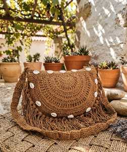 Sac à bandoulière hobo en crochet tissé à la main avec franges et décorations coquillages, sac à main de voyage portable et tendance pour femme - Product Image 2