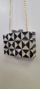 Pochette en bois avec poignée dragon doré, motif géométrique, sac de soirée artisanal - Product Image 3