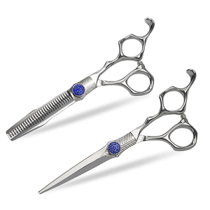 Ciseaux de coiffure en acier inoxydable à lame bleue diamantée, gravure sur surface, design ergonomique, pour droitiers, manche léger de taille moyenne - Product Image 1