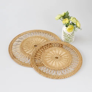 Assiette de présentation en rotin de qualité supérieure pour accessoires de table de restaurant, fabriquée de manière incroyable par KRAFT WORLD - Product Image 1