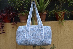 Bolsa de lona acolchada de algodón hecha a mano con elegante estampado en bloques, asas resistentes, ligera y espaciosa, perfecta para el fin de semana. - Product Image 5