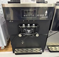 Machine à glaces molles à trois saveurs pour table (ICM-648CT)