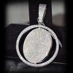 จี้ทรงกลมแบบ Iced Out ชุบเงิน โลหะผสมประดับเพชรโมอิสซาไนต์ทรงกลม VVS สไตล์ฮิปฮอป ของขวัญเครื่องประดับสำหรับทุกเพศ - Product Image 3