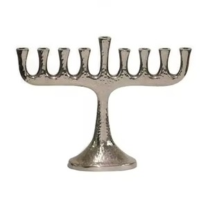 Menorah en métal exclusif à 9 bras, élégant chandelier décoratif pour l'intérieur - Product Image 4