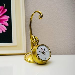 Reloj de Escritorio de Aluminio, Diseño Circular Tradicional, Movimiento Mecánico, Agujas Silenciosas, Proyección, Origen Londres, Uttar Pradesh - Product Image 1