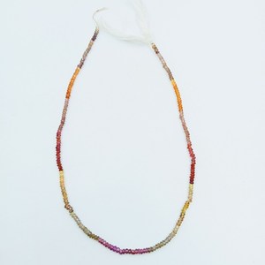 Perles facettées en saphir Tunduru naturel, forme Rondelle, 4 pouces, 4 mm, pour la fabrication de bijoux, vente en gros - Product Image 2