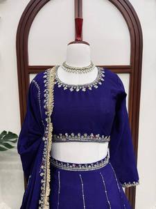 Nuevo lanzamiento: Traje de fiesta de boda con tela Chinon y hilo con trabajo de lentejuelas, Lahenga completamente cosido con blusa sin coser y dupatta. - Product Image 5