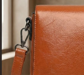 กระเป๋าหนัง PU กันน้ำ ZOLO LEATHERS สำหรับผู้ชาย แบบสะพายข้าง มีตัวล็อคแบบ Hasps  หลายช่องใส่ของ เหมาะสำหรับการเดินทาง สไตล์ลำลอง - Product Image 3