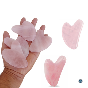 Masseur facial manuel en jade naturel de haute qualité, en forme de cœur, Gua Sha pour l'application de crème raffermissante sur la peau. - Product Image 1