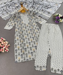 ชุดเสื้อผ้าฝ้ายผสมพิมพ์ลายฟอยล์สุดหรู พร้อมผ้าคลุมไหล่ สำหรับใส่ทุกวัน ราคาขายส่ง เสื้อผ้าชาติพันธุ์ สีเทา - Product Image 3