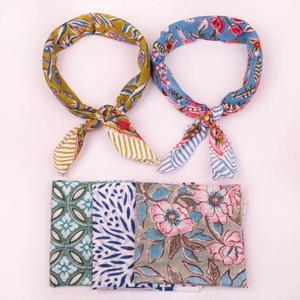 Pañuelo de algodón con estampado floral bohemio hecho a mano, bandana india, pañuelo cuadrado para la cabeza, pañuelo para el cabello y el cuello, ligero para adultos - Product Image 4