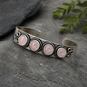 Bracelet ouvert unisexe en laiton plaqué or/argent fait main, style vintage tribal, motif Rosy Crest Rose Quartz, cadeau de bijoux - Product Image 6