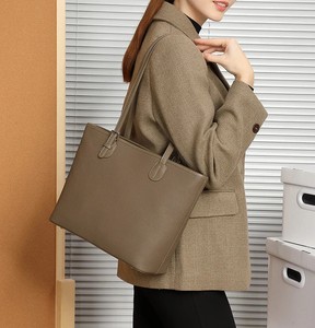 Sacs à main en cuir véritable de haute qualité pour femmes, sacs à main simples à grande capacité, vente en gros pour filles, logo personnalisé en couleur, OEM - Product Image 3
