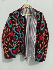 Veste en velours Suzani classique brodée à la main avec un motif cœur, veste bomber réversible bohème, manteau court d'hiver bohème, cadeau ethnique pour elle - Product Image 3