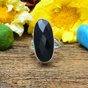 Anillo de Meditación Clásico para Mujer, de Plata de Ley, con Ónix Negro y Bisel Ancho, para Bodas y Aniversarios - Product Image 1