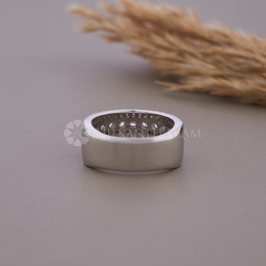 Bague éternelle en or blanc avec diamants ronds de laboratoire, design tendance, pour femmes, provenant d'un fournisseur indien. - Product Image 2