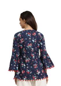 Haut évasé en coton bleu à imprimé floral pour femme avec manches cloche et col rond, conçu pour un style décontracté ethnique estival mondial - Product Image 2