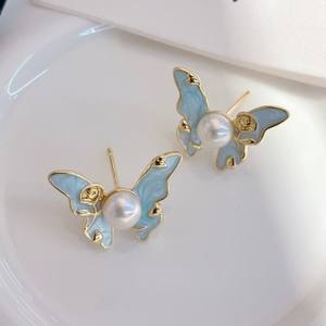 Pendientes de Plata de Ley con Diseño de Pintura al Óleo, Perla de Agua Dulce y Mariposa de Primavera, Joyería Zhuji, Elegantes Broches para las Orejas - Product Image 1