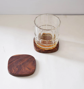 Sous-verres et tapis/plateaux réutilisables écologiques en bois d'acacia faits à la main - Taille/design personnalisable pour la maison, l'hôtel et les mariages - Product Image 1