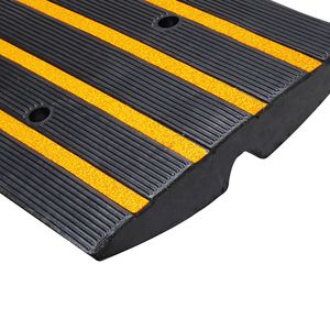 Rampa per marciapiede resistente da 15.000 libbre, rampa per vialetto alta 6,6 cm, confezione da 3 rampe in gomma per marciapiedi e soglie - Product Image 2