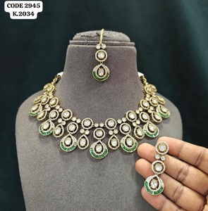 ชุดสร้อยคอ Kundan สุดหรูพร้อมหินห้อยลูกแพร์ชุดเครื่องประดับเจ้าสาวชุบทองพร้อมต่างหูและชุดเซ็ทเซ็ท Maang Tikka - Product Image 1