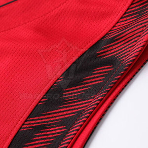 Uniforme de basket-ball léger et respirant, tissu en polyester de haute qualité pour une meilleure circulation de l'air et une meilleure absorption de la transpiration - Product Image 3