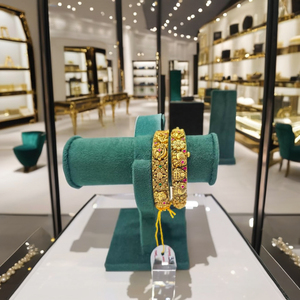 Brazalete de Oro Sólido de 22K, Estilo Templo Antiguo, Kada Nupcial India con Motivo de Elefante, Piedras Rosas y Verdes, Joyería Tradicional Nakshi - Product Image 1
