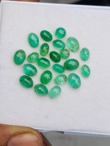 พลอยมรกตธรรมชาติจากแซมเบีย สีเขียวทรงรีแบบคาโบชอง น้ำหนัก 14.38 กะรัต เกรด AAA คุณภาพสูง เงางาม เหมาะสำหรับทำเครื่องประดับ - Product Image 6