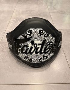 อุปกรณ์ป้องกันร่างกายสำหรับชกมวย แผ่นป้องกันอกแบบกำหนดเอง แผ่นรองท้อง Fairtex อุปกรณ์ป้องกันอกสำหรับกีฬามวย คุณภาพดีที่สุด พร้อมโลโก้แบบกำหนดเอง - Product Image 6