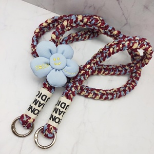 Correa de Teléfono Trenzada de Nailon y Metal, Resistente y Portátil, Diseño de Flor de Cinco Pétalos, Suave, Mantiene el Teléfono Seguro, Agrega un Toque Divertido al Look Diario - Product Image 4