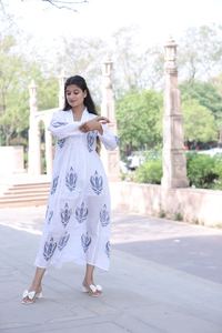 เดรสยาวผ้าฝ้ายพิมพ์ลายบล็อกสำหรับผู้หญิง แขนยาว คอวี ทรงหลวม สไตล์โบฮีเมียน สำหรับฤดูร้อน จากซัพพลายเออร์ - Product Image 4