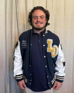 Chaqueta con Parches de Letras, Chaqueta de Invierno Impermeable con Capucha para Hombre, con Parches de Letras Bordadas Estilo Universitario en la Parte Delantera - Product Image 1