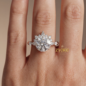 Anillo de Compromiso de Lujo con Diamante Redondo Brillante de 3.47 Quilates, Halo, EF VS1, Plateado en Plata, Diseño Floral, Diamante en Forma de Pera, para Boda - Product Image 4