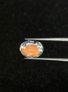 Pierre de lune arc-en-ciel de Madagascar, taille ovale. Incroyable feu orange avec jeu de couleurs. - Product Image 1