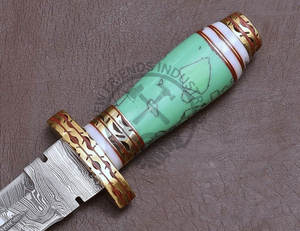 Nouveau couteau à lame fixe haut de gamme, forgé à la main en acier Damas, avec manche en résine verte, meilleur couteau de survie et de chasse de collection - Product Image 3