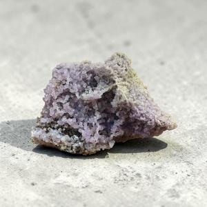 Spécimen d'agate naturelle, grappe de cristaux violets étincelants – Pierre de guérison, objet de collection artistique - Product Image 5