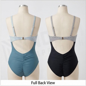 Ensemble de yoga 2 pièces imprimé papillon bleu avec finition dorée, body à col en V profond et jupe portefeuille longueur genou - Product Image 2