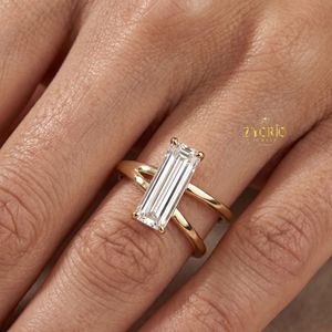 Bague de fiançailles solitaire taille émeraude en or 18 carats, pierre baguette de luxe, bague minimaliste - Product Image 6